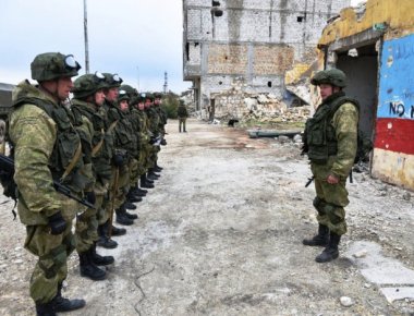 Ρώσοι ναρκαλιευτές καθαρίζουν το Χαλέπι από παγίδες εκρηκτικών (βίντεο)